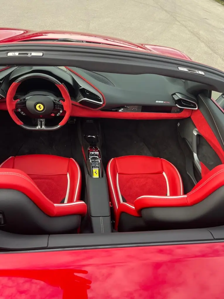 Ferrari 296 GTS Spider 2025, esterno — Milan Luxury Cars, Milano