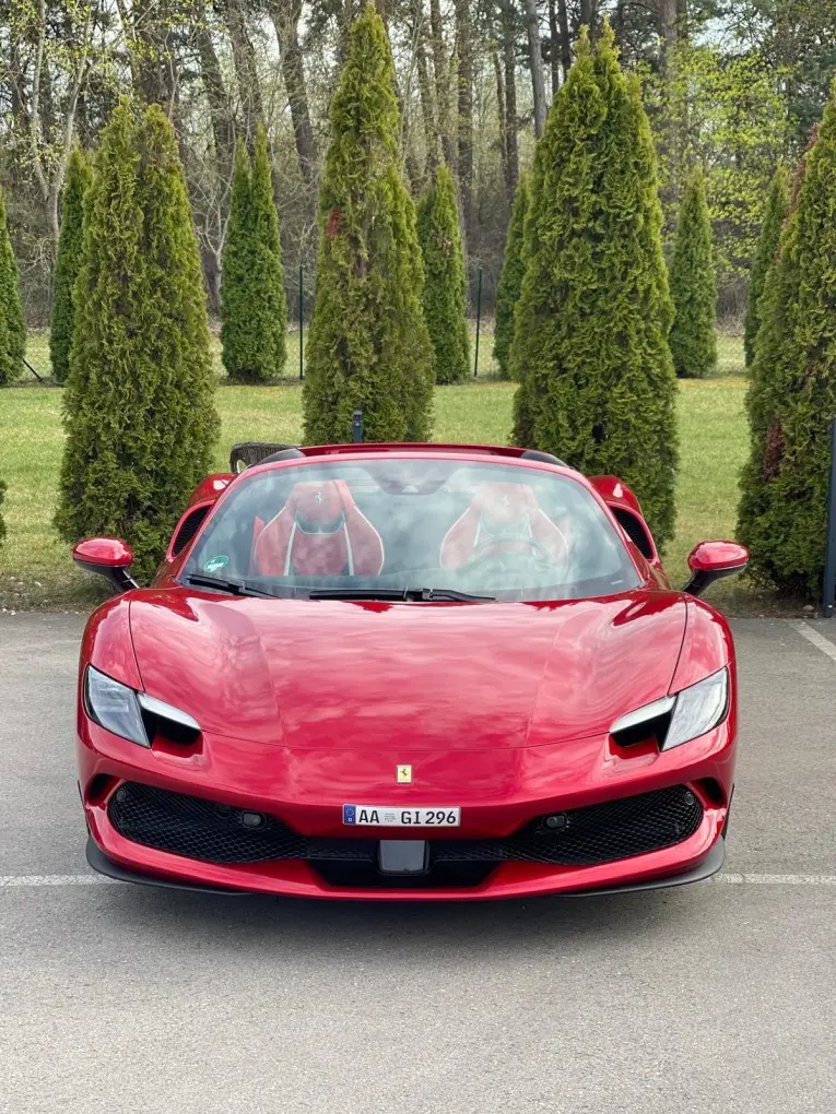 Ferrari 296 GTS Spider 2025, vista frontale — Milan Luxury Cars, Milano