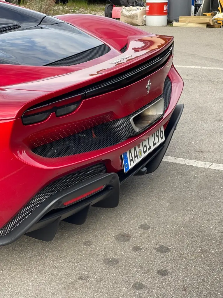 Ferrari 296 GTS Spider 2025, vista posteriore — Milan Luxury Cars, Milano