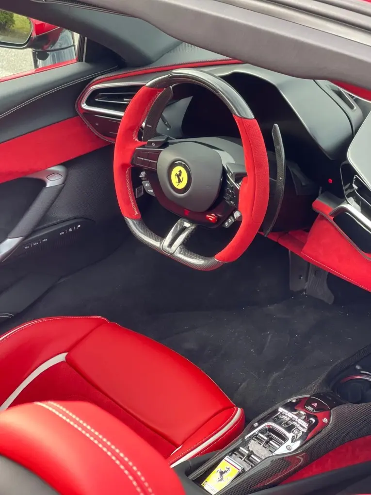 Ferrari 296 GTS Spider 2025, interni — Milan Luxury Cars, Milano