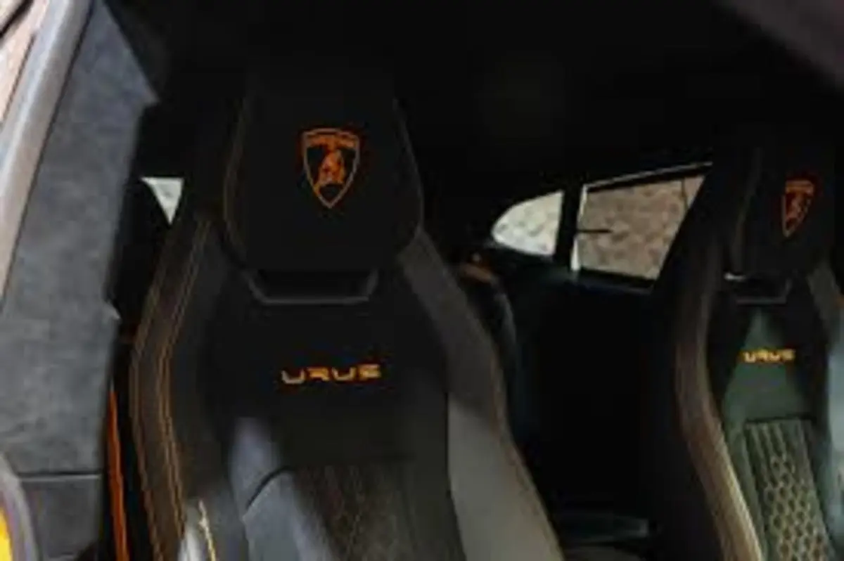 Lamborghini Urus S 2024, vista posteriore — Milan Luxury Cars, Milano