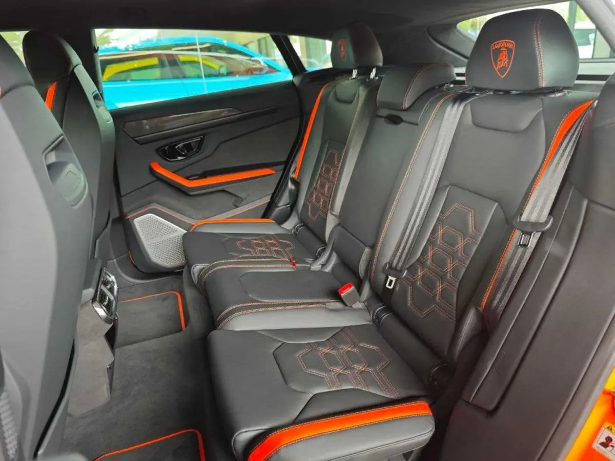 Lamborghini Urus S 2024, interni — Milan Luxury Cars, Milano