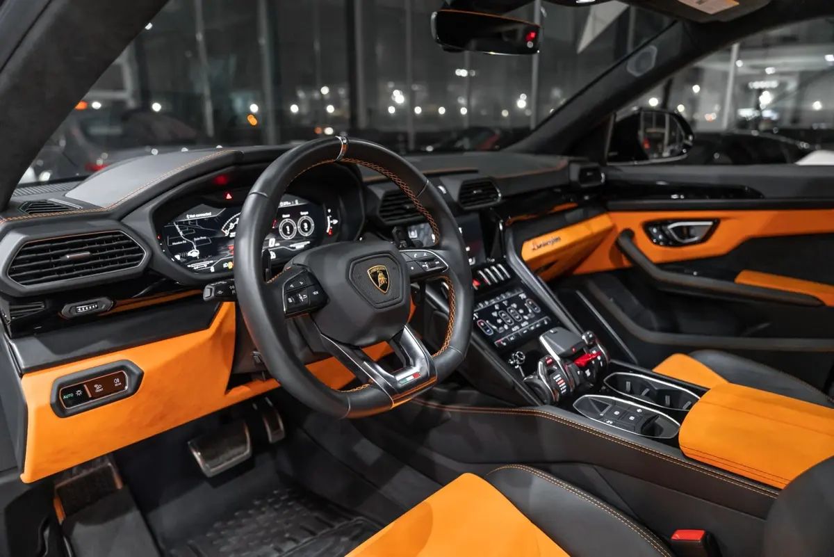 Lamborghini Urus S 2024, cruscotto — Milan Luxury Cars, Milano