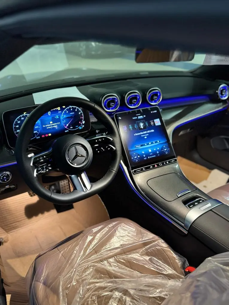 Mercedes Benz CLE 300 Cabriolet AMG Premium 2025, vista frontale — Milan Luxury Cars, Milano