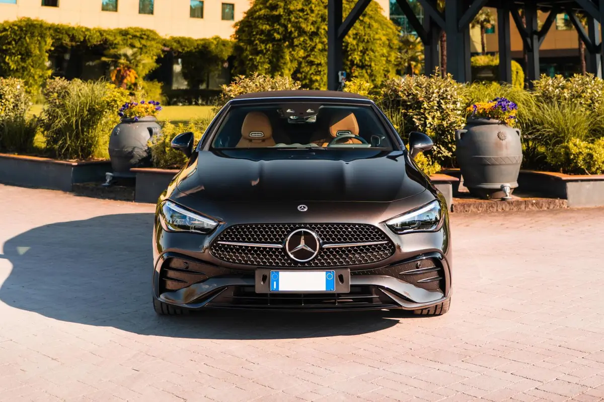 Mercedes Benz CLE 300 Cabriolet AMG Premium 2025, interni — Milan Luxury Cars, Milano